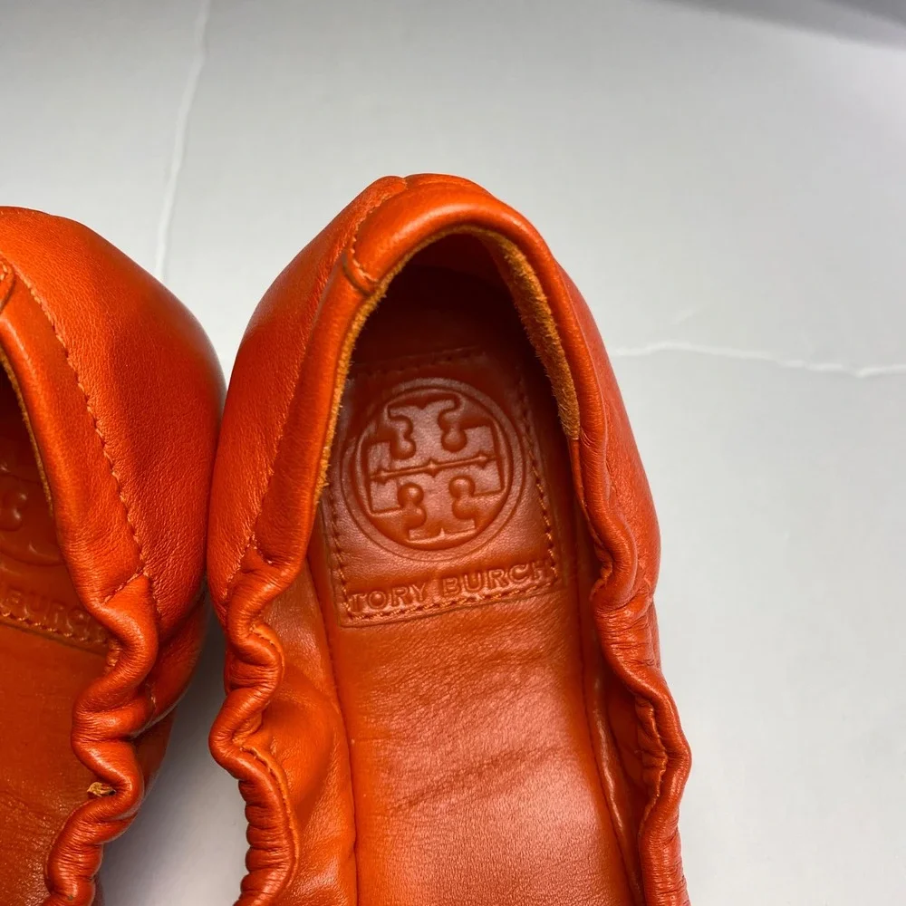 Tory Burch Ambrose Gold Logo Reva Cap‎ Toe Ballet Flats Orange Leather Size 5.5